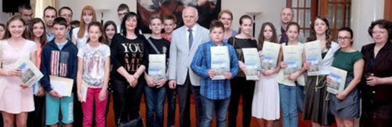 Predsjednik Sabora RH, Josip Leko uručio nagrade učenicima
