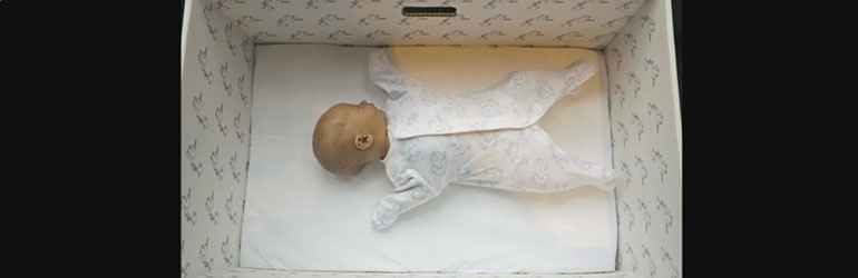 Zašto bebe u Finskoj spavaju u kartonskim kutijama?