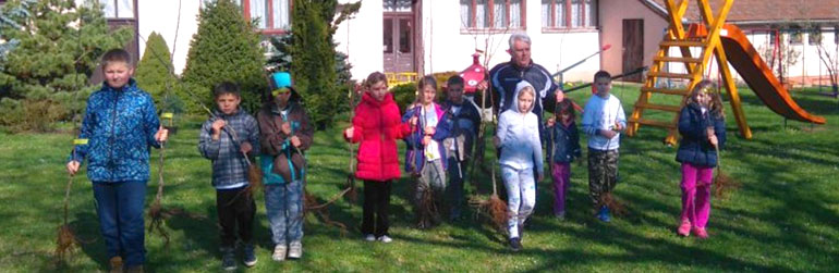 U školskom vrtu posadili nove voćke