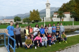 U sklopu međunarodnog Projekta cjeloživotnog učenja za poduzetništvo u koji je naša OŠ Budrovci škola uključena od prošle godine, organizirana je stručna ekskurzija i razmjena iskustava s učenicima i djelatnicima OŠ Vjekoslava Paraća iz Solina. 