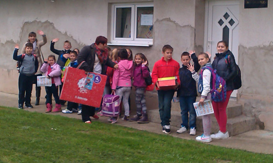 Nakon druženja u knjižnici i malo drugačijeg školskog sata, učenici  puni dojmova i punih ruku, odlaze uz obećanje za novi susret.