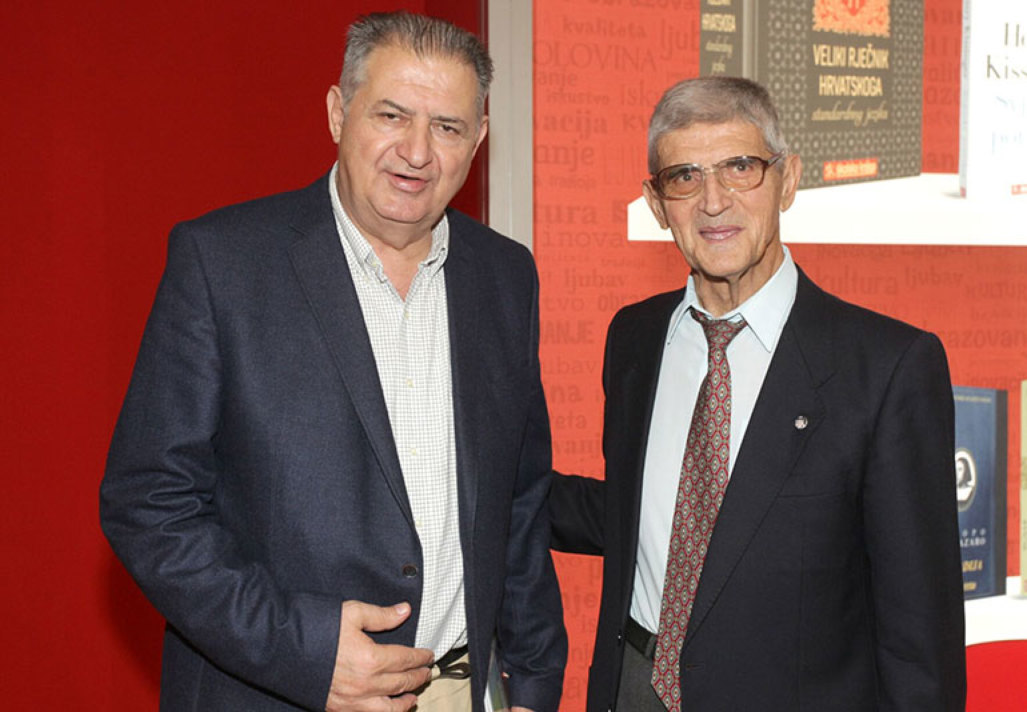 Predsjednik Uprave Školske knjige dr. sc. Ante Žužul i suator knjige akademik Nenad Trinajstić