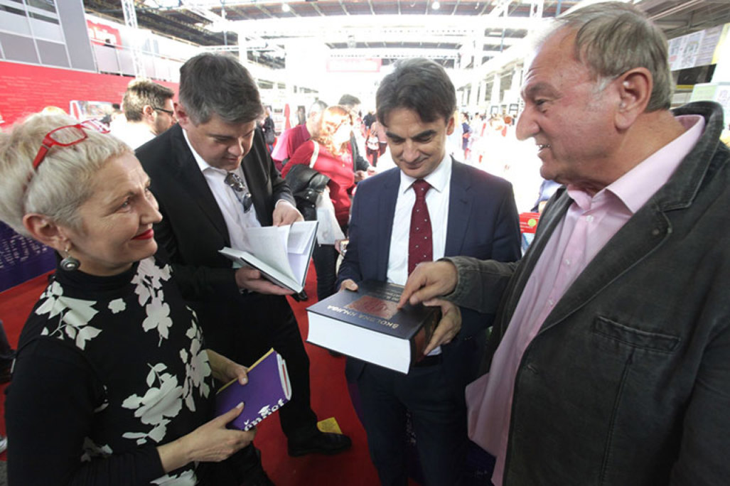 I jučerašnji dan je bio prepun događanja, predstavljanja novih knjiga. Zanimanje za knjige ne posustaje. A danas, danas Vas Školska knjiga poziva na predstavljanje knjige „SVJETSKI POREDAK“ autora Henry KISSINGERA