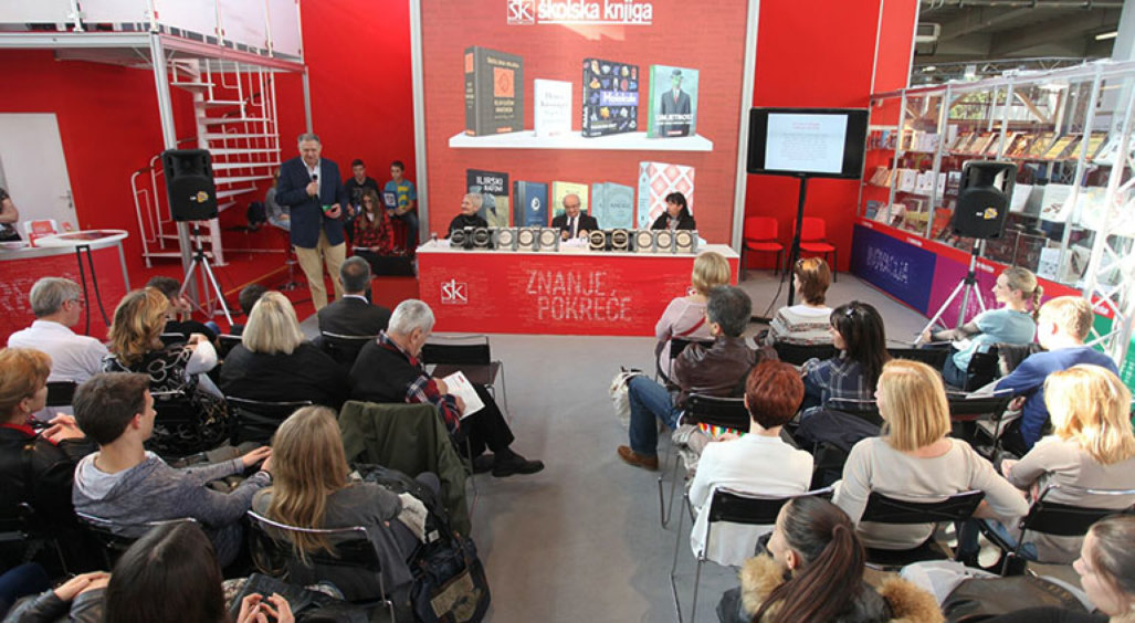 Prošle godine, Interliber je posjetilo više od 130 tisuća posjetitelja. Ako je suditi po gužvama u 5 i 6 paviljonu ukazuju na rast interesa za knjigu. To se najbolje vidi i na štandu Školske knjige.