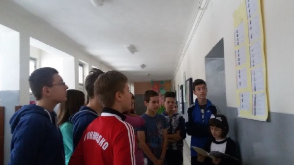 Učenici su mogli saznati i osnovne informacije o ustroju vlade, dužnosti premijera i ulozi kraljice Elizabete II. Prikazani su svi australski premijeri, njih 29 računajući i trenutačnog – Malcolma Turnbulla.