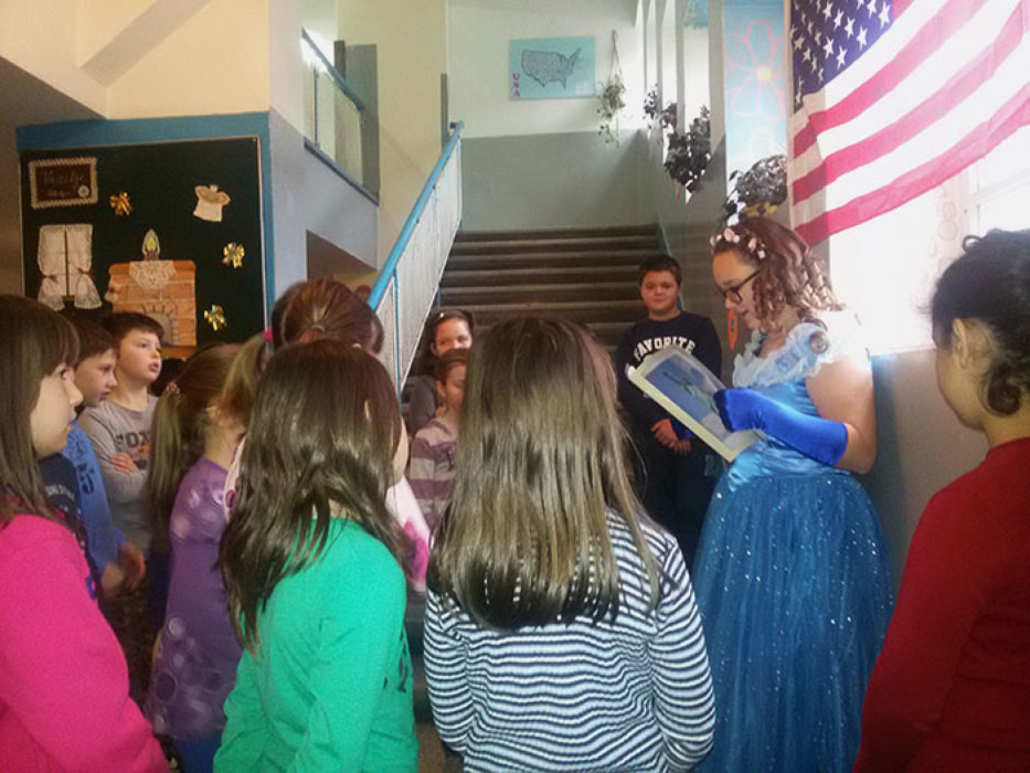 Saznali su da 50 zvjezdica na američkoj zastavi simbolizira 50 američkih saveznih država, a upoznali su i njihove najpoznatije gradove te glavni grad Washington.