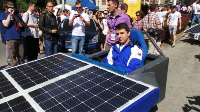 U industrijskoj zoni Siska djeluje Tehnička škola koja je s još četiri škole partnera pokrenula projekt SOELA - solarni električni automobil