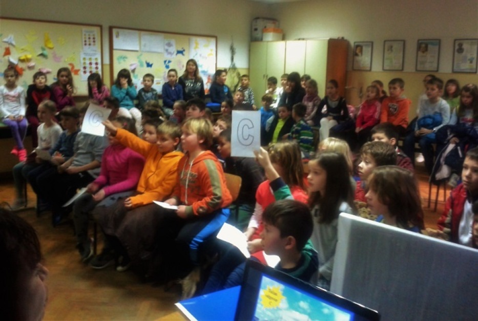 I ove godine naša je knjižnica organizirala školska natjecanja u kvizovima o poznavanju lektire. Kvizove je osmislila, napravila i vodila Adela GRANIĆ, knjižničarka OŠ Marije i Line iz Umaga