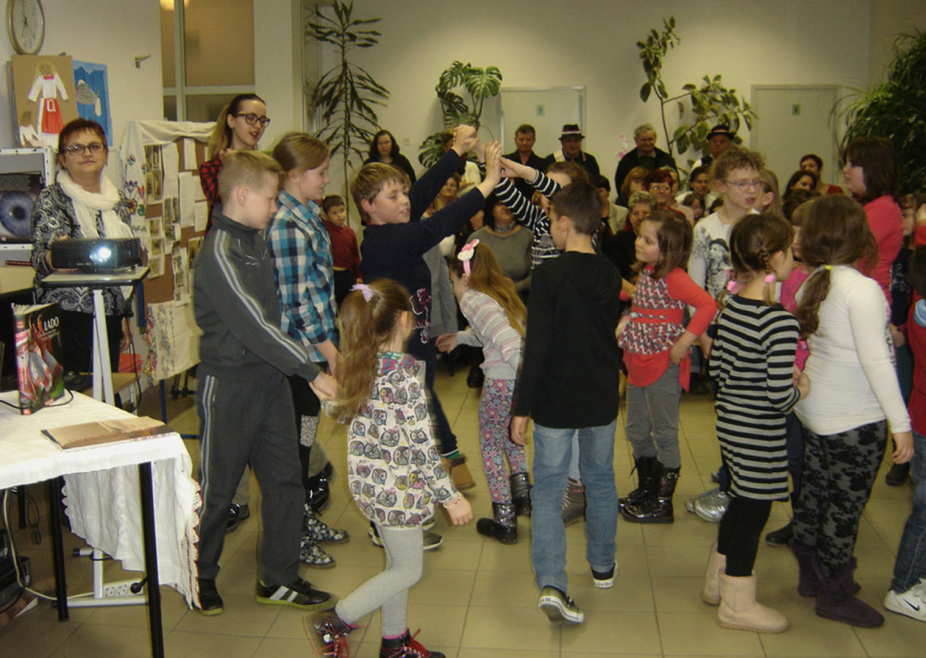 U OŠ Josipa Kozarca, Slatina, u područnoj školi Donji Meljani, provodi se projekt „Niti zavičaja“. Ideja da se niti zavičaja ne prekinu, već održe ...