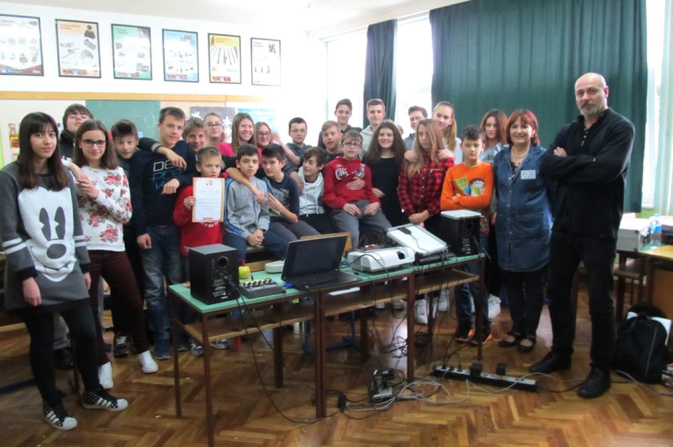 Osvojivši prvu nagradu na natječaju Školske knjige „Božić u glazbi“, troje nagrađenih učenika, Marija ČARIJA, Sara VUKMAN i Duje BONAČIĆ te njihov 7. b razred imali su neponovljivu radionicu suvremene glazbe. 