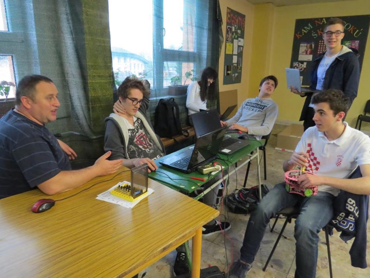 Završeno je i otvoreno natjecanje RoboCup 2016. u Slovačkoj na kojem je bilo prijavljeno devet hrvatskih ekipa. U dva dana natjecanja mladi su hrvatski robotičari osvojili  4 prva i 2 druga mjesta.