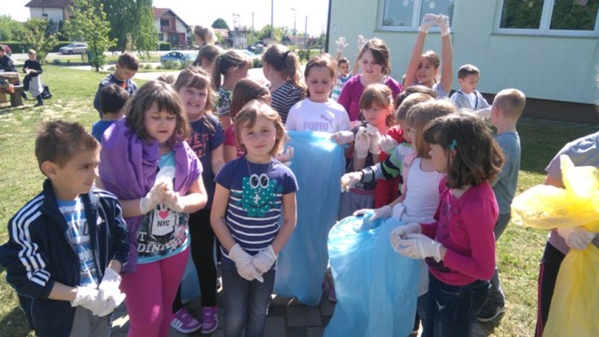 U Područnoj školi Kozice održan je eko-susret učenika područnih škola Osnovne škole Josipa Kozarca iz Slatine. Učenici i učiteljice PŠ Donji Meljani, PŠ Novi Senkovac, PŠ Sladojevci i PŠ Kozice gdje su na pomalo drugačiji način obilježili Dan planeta Zemlje.