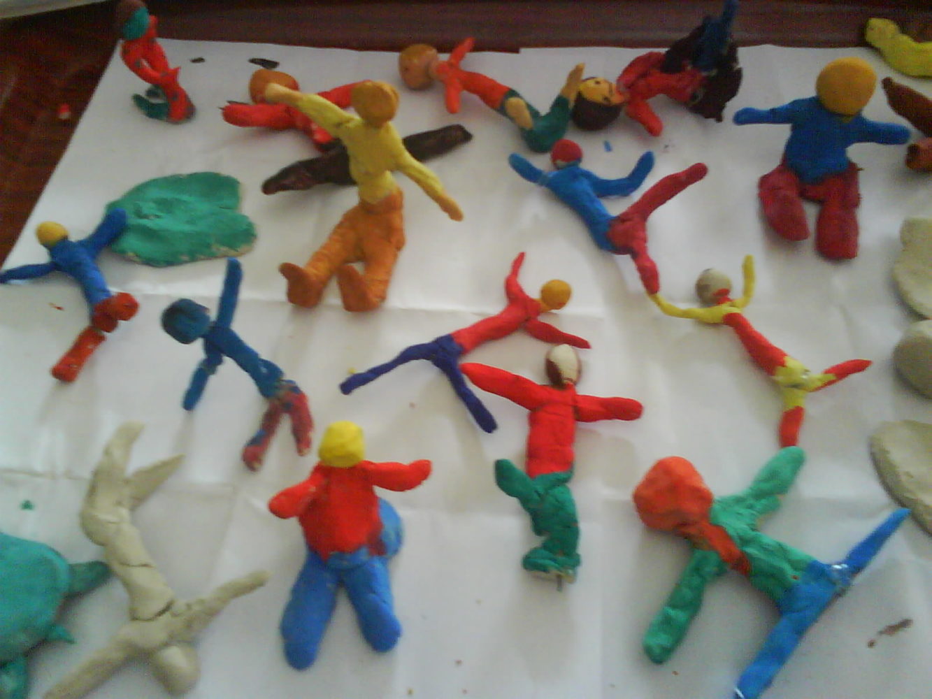 Čovjek napravljen od žice, obložen glinamolom, obojen temperom [četvrti razred]