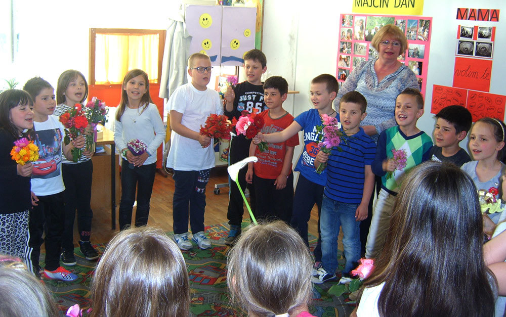 Stigao je svibanj, rascvjetan i topao. A u tom je mjesecu jedan dan poseban. Majčin dan! Majke se neprestano brinu o nama, a njihova pažnja i ljubav nemaju granica. 