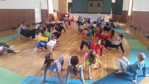 Umjesto klasičnog sata tjelesne i zdravstvene kulture, Anita CHURCHER održala je sat joge za sve učenike i učiteljice PRO Severin 