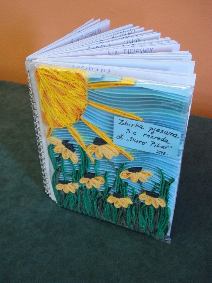 Učenici 3.c  Osnovne škole 'Đuro Pilar' u slavonskobrodskom naselju Brodsko Vinogorje na dodatnoj nastavi iz hrvatskog jezika pisali su pjesme i izrađivali slikovnice. 