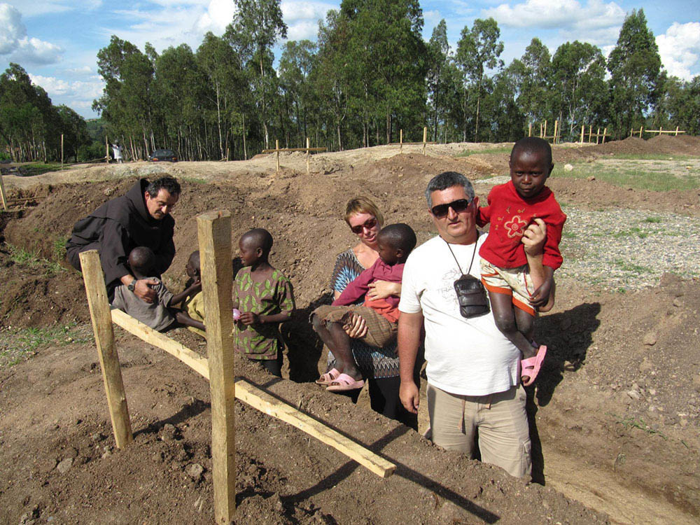 Maja Sajler Garmaz i Željko Garmaz u obilasku gradilišta škole
