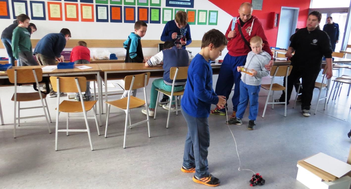 Na kraju ove radionice organizirano je natjecanje u vožnji robotskih kolica.