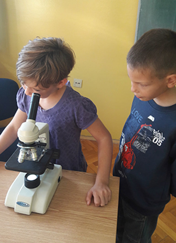  „Mikroskopiranje“  - Josipa Laslavić i Tin Kozlović 