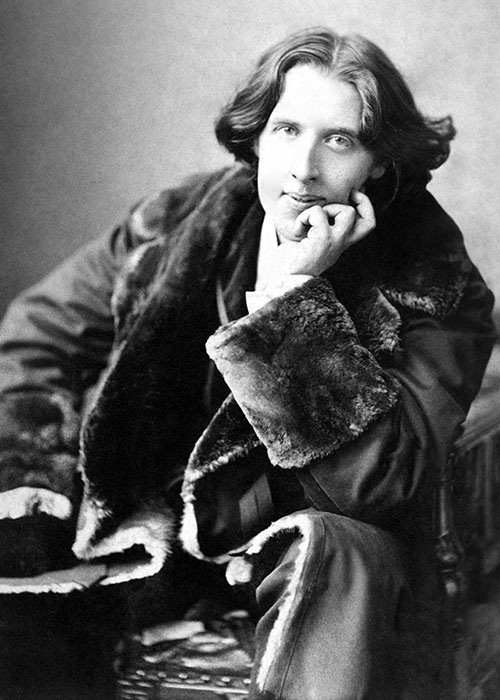 „Neki usrećuju druge gdje god da dođu, a drugi kad god da odu.“ 
Oscar Fingal O'Flahertie Wills Wilde, irski književnik
