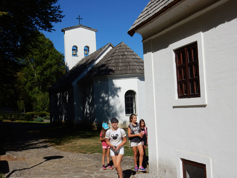 Teslinu rodnu kuću obišli su djevojčice i dječaci iz  Makarske, Dubrovnika, Pule Lošinja ali i iz Starog Sela… 