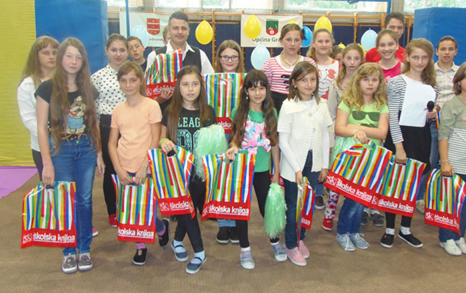 U OŠ Gradina u Gradini već nekoliko godina se održava zanimljivo natjecanje u pjevanju pod nazivom 'Schooltime'. Sudjeluju  učenici škole od 1. do 8. razreda koji žele pokazati svoje pjevačke sposobnosti. 