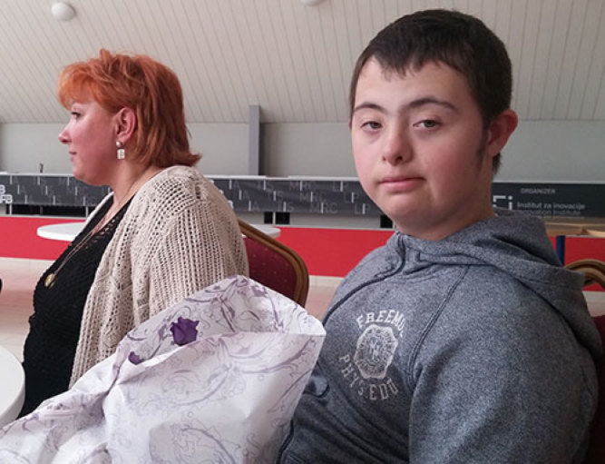 Jan Tomislav Vrbić danas je učenik osmog razreda i ujedno prvi učenik s Downovim sindromom koji u Hrvatskoj završava redovitu osnovnu školu prema prilagođenom programu uz pomoćnika u nastavi. 