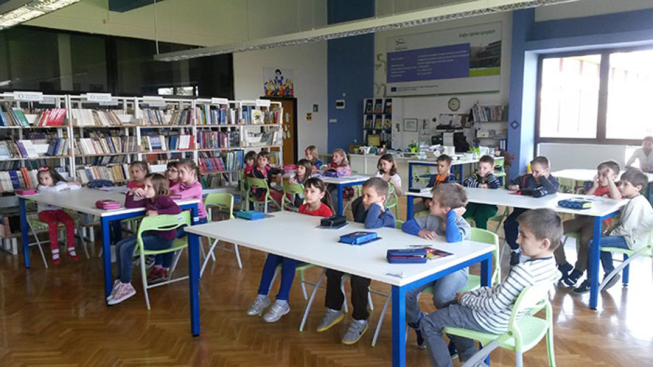 Knjižničarka Melita Schmitz u OŠ Eugena Kumičića iz Slatine osmislila je korake za poticanje čitanja od prvoga do četvrtoga razreda u svojoj školi koji provodi svake školske godine. 