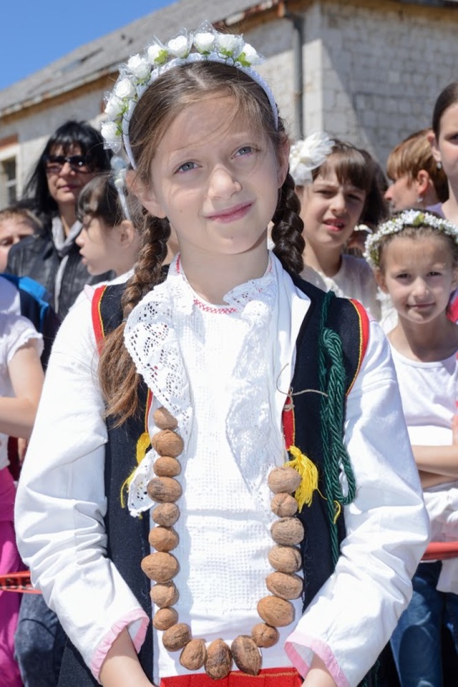 Djevojka u nošnji
