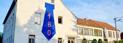 Školski portal: Za 180. rođendan škola ukrašena velikom kravatom