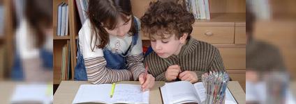 Školski portal: Kako naučiti ljevoruko dijete pravilno pisati