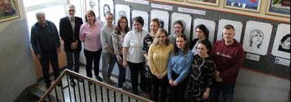 Školski portal: Za Dan žena izložba portreta